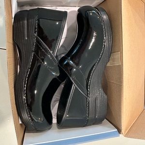 Black shiny Danskos!